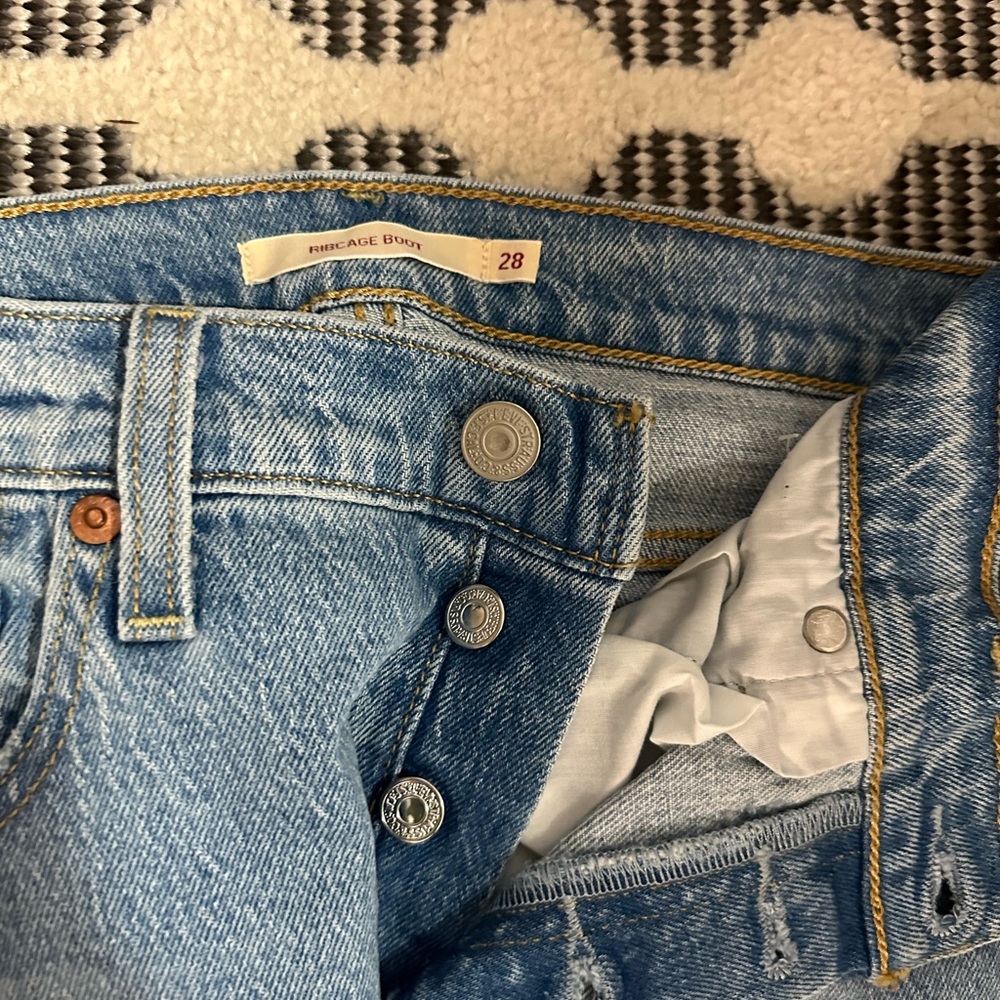 LEVI’S bootcut no stretch denim
